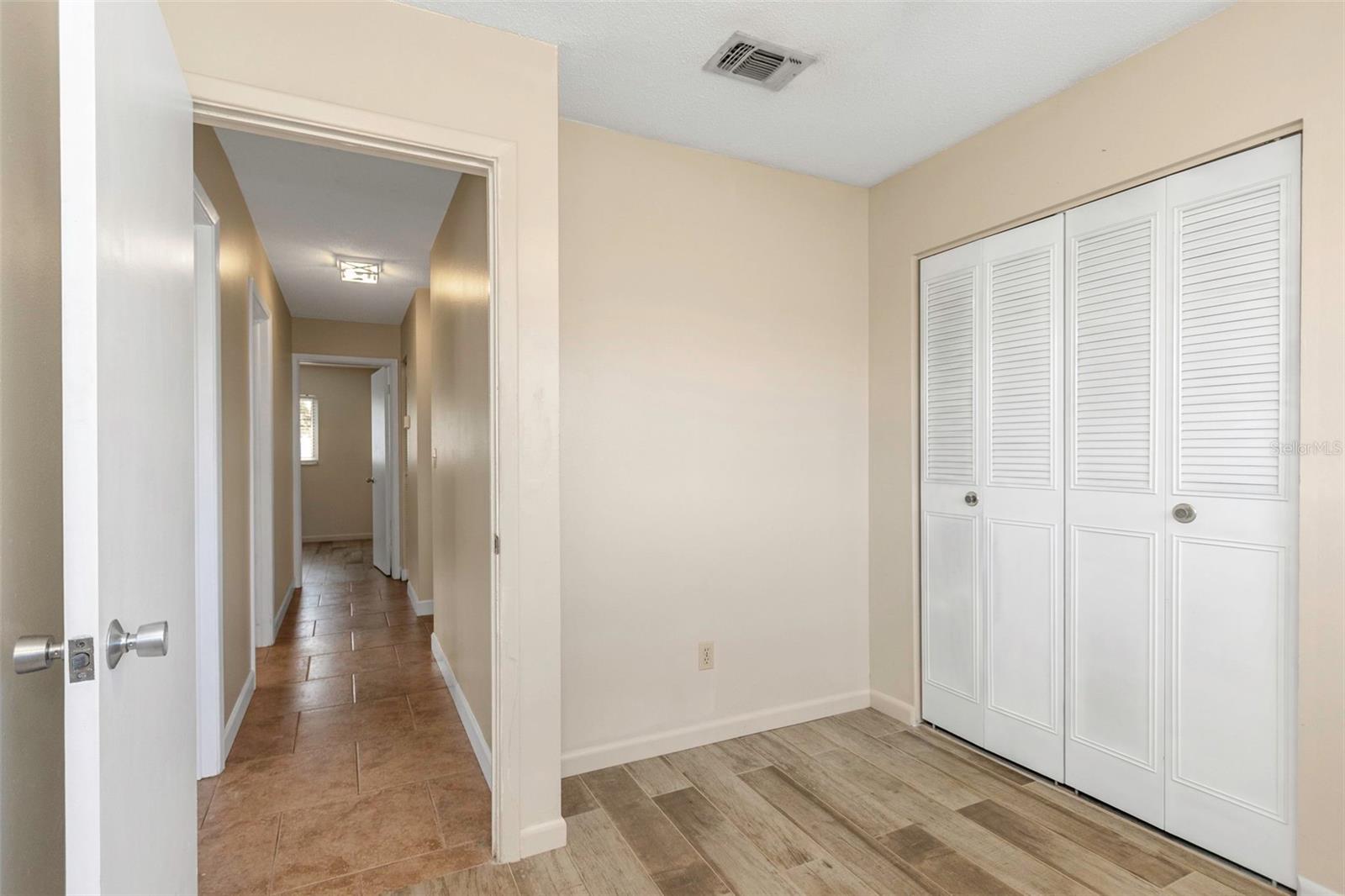 Image 30 of 47 For 6842 62nd Avenue N