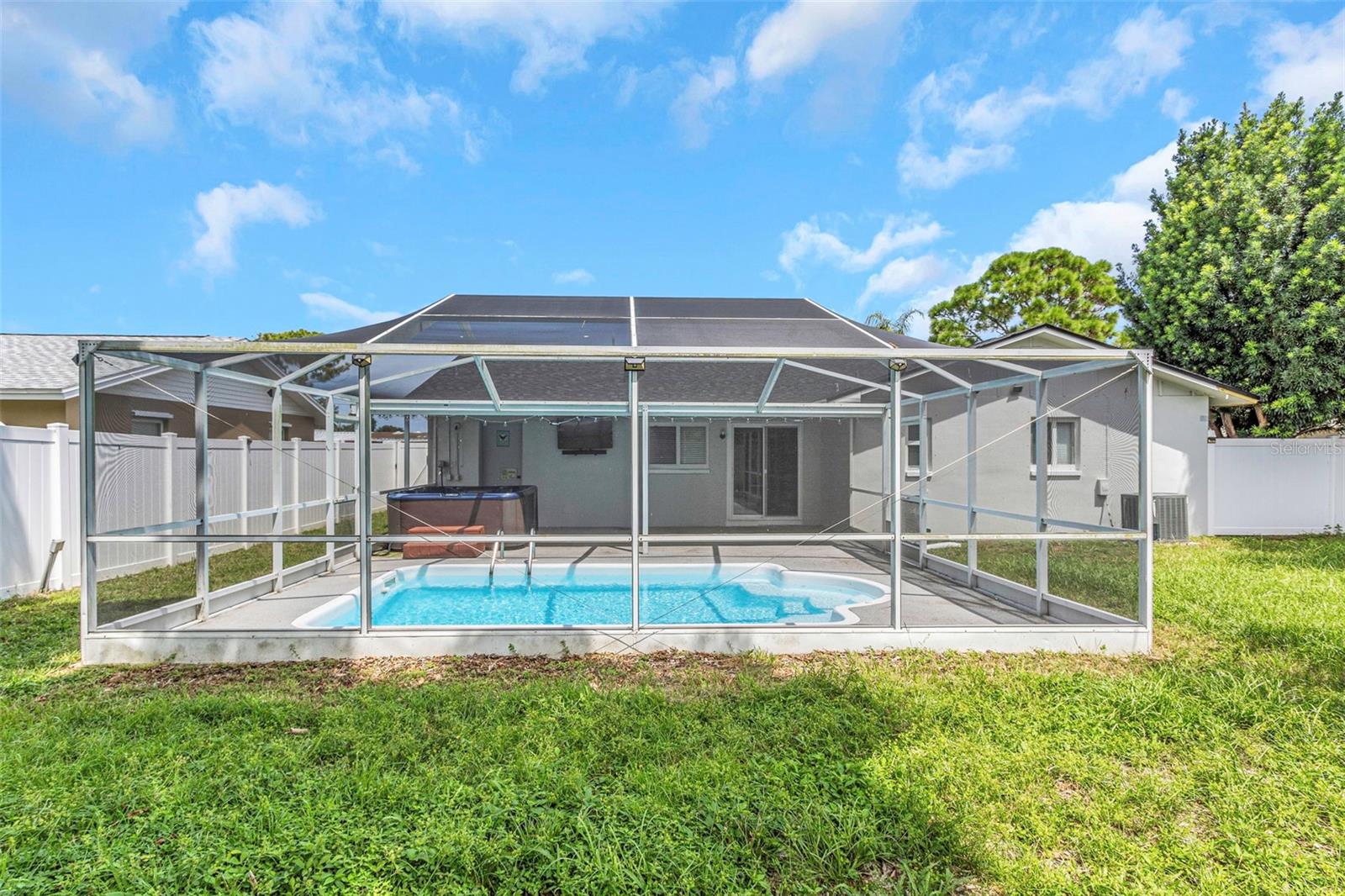 Image 4 of 47 For 6842 62nd Avenue N