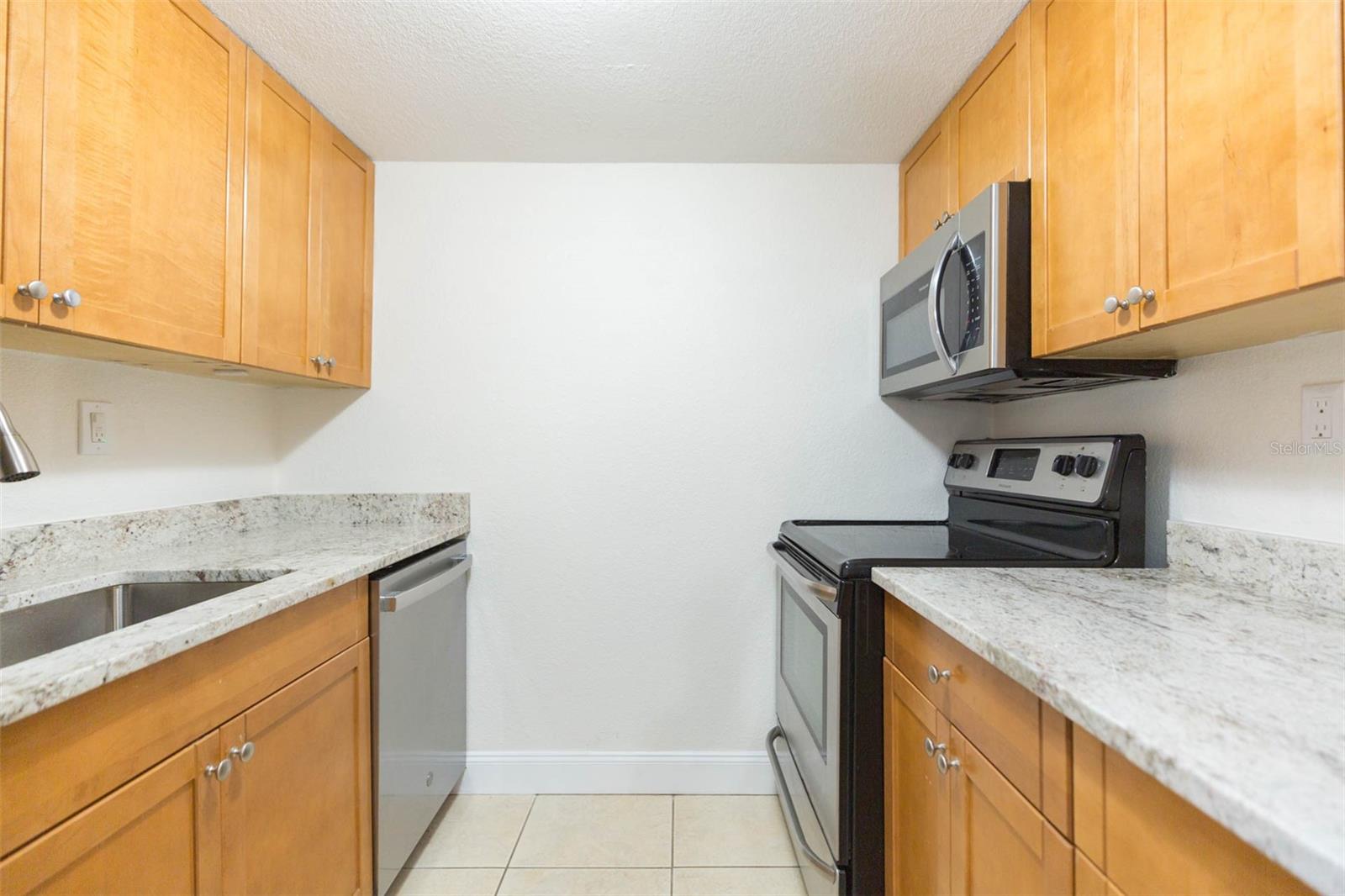 Image 11 of 26 For 5221 Bayshore Boulevard 10