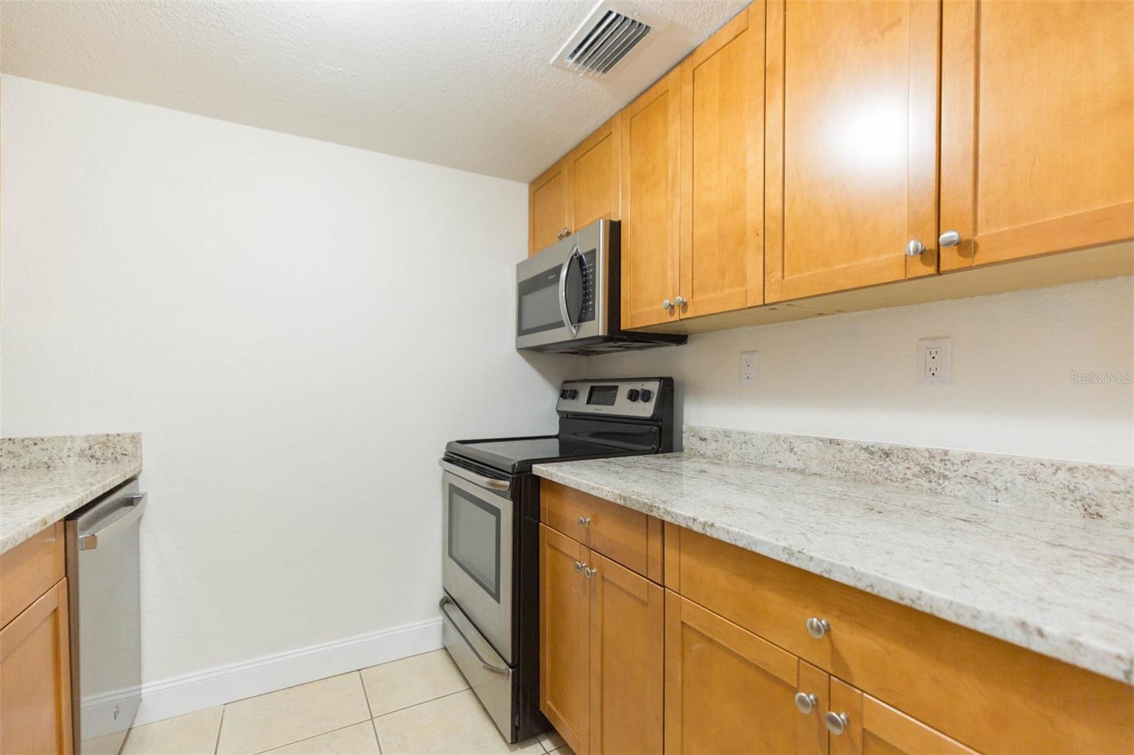 Image 12 of 26 For 5221 Bayshore Boulevard 10