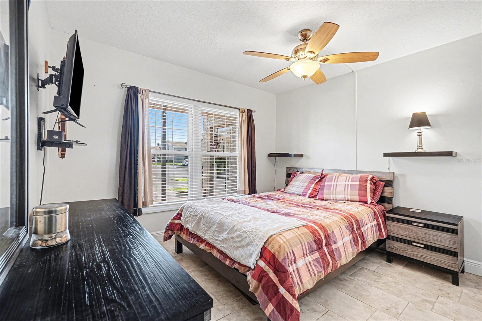 Image 21 of 30 For 4821 Myrtle Oak Drive 12