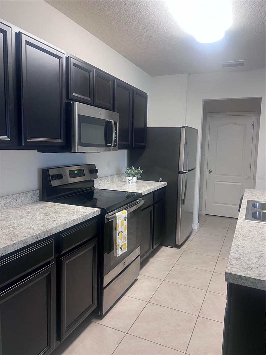 Image 4 of 16 For 14403 Dunrobin Drive