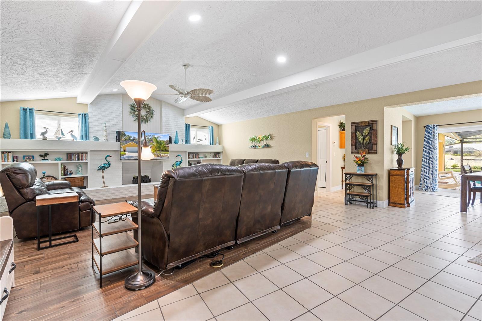 Image 12 of 80 For 1905 Country Club Court