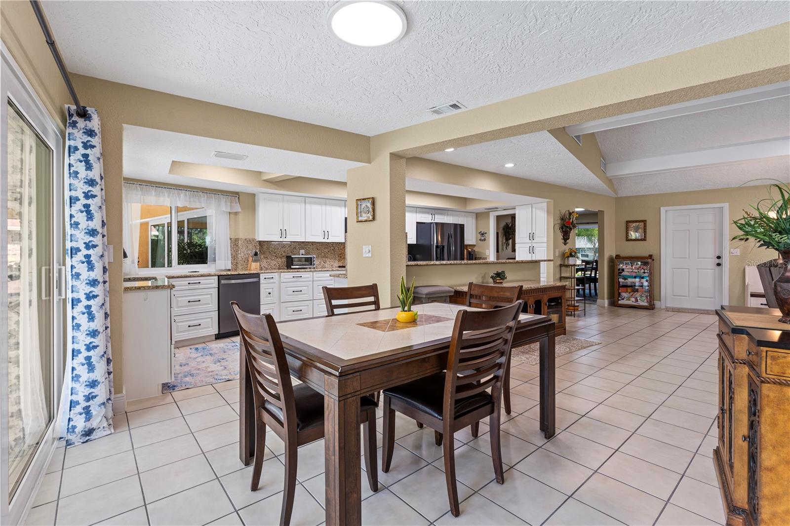 Image 18 of 80 For 1905 Country Club Court