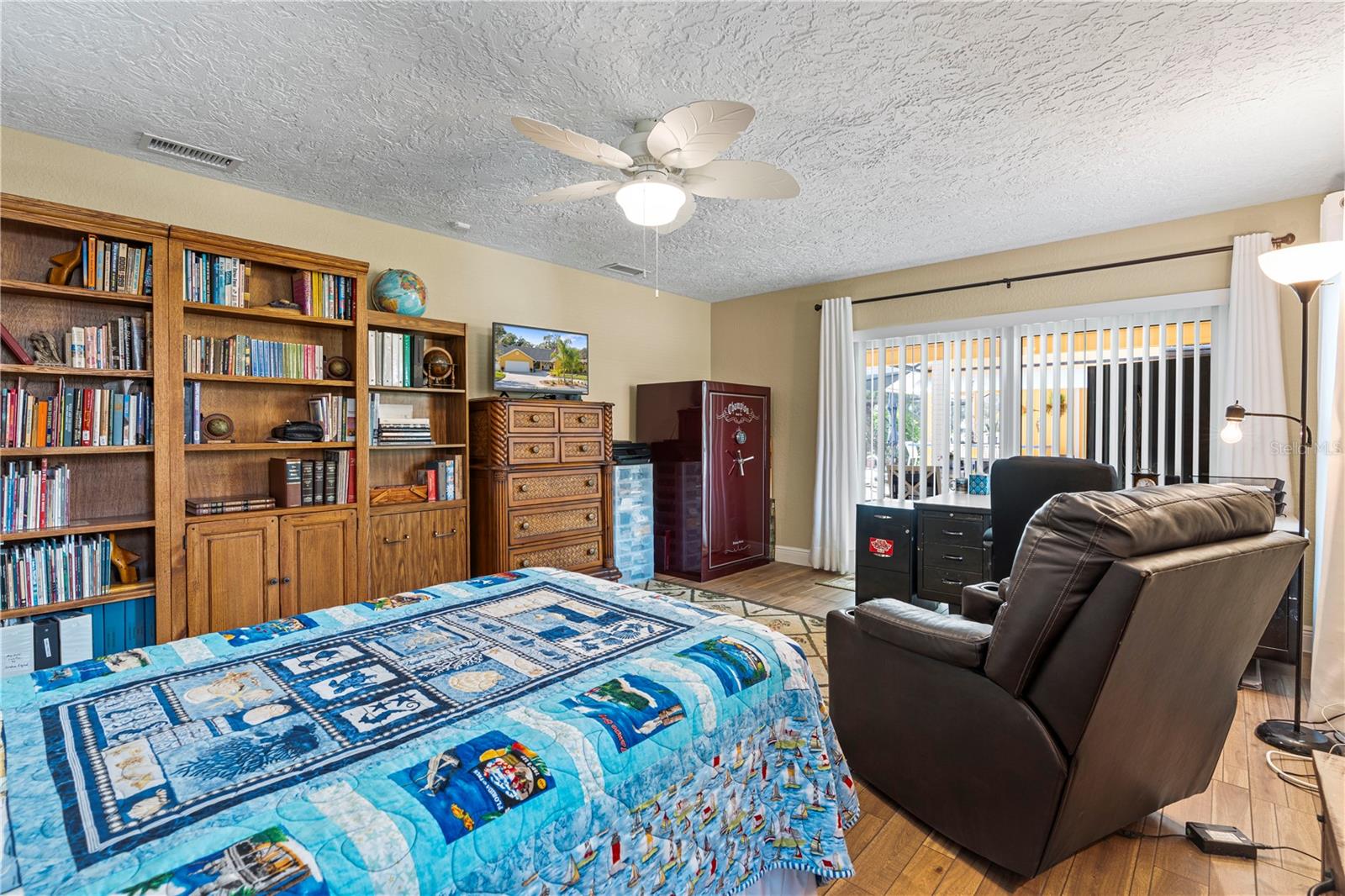 Image 34 of 80 For 1905 Country Club Court