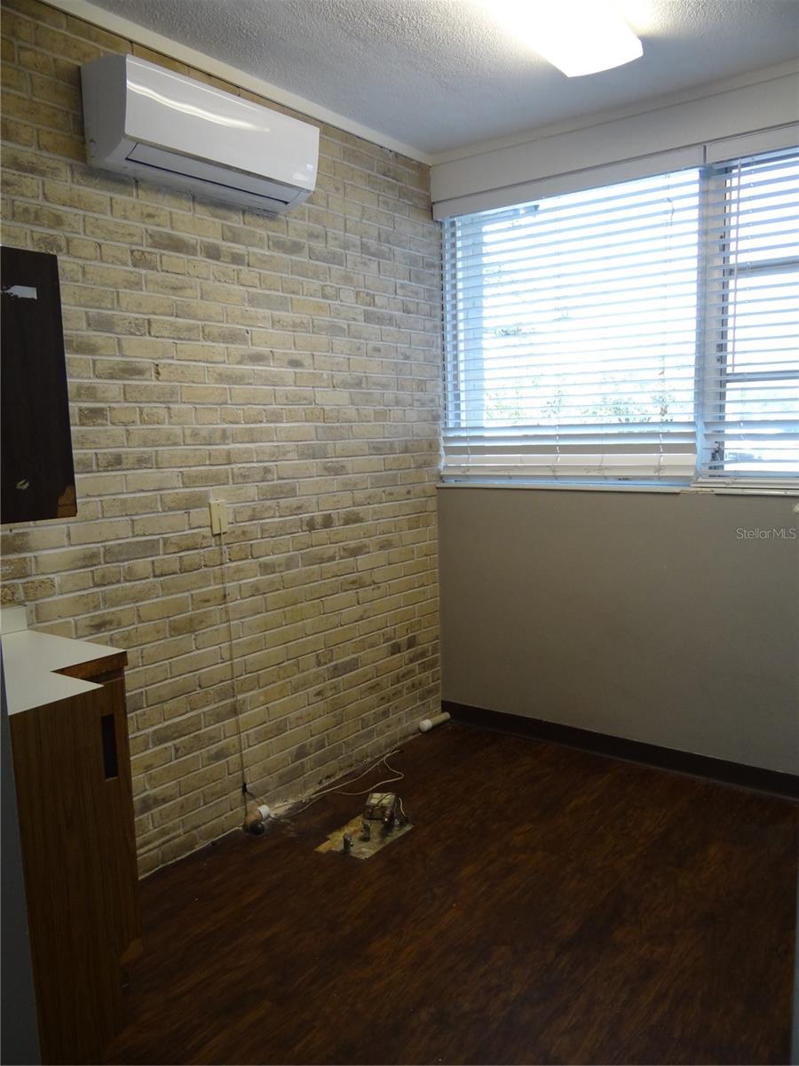 Image 17 of 37 For 3863 Central Avenue