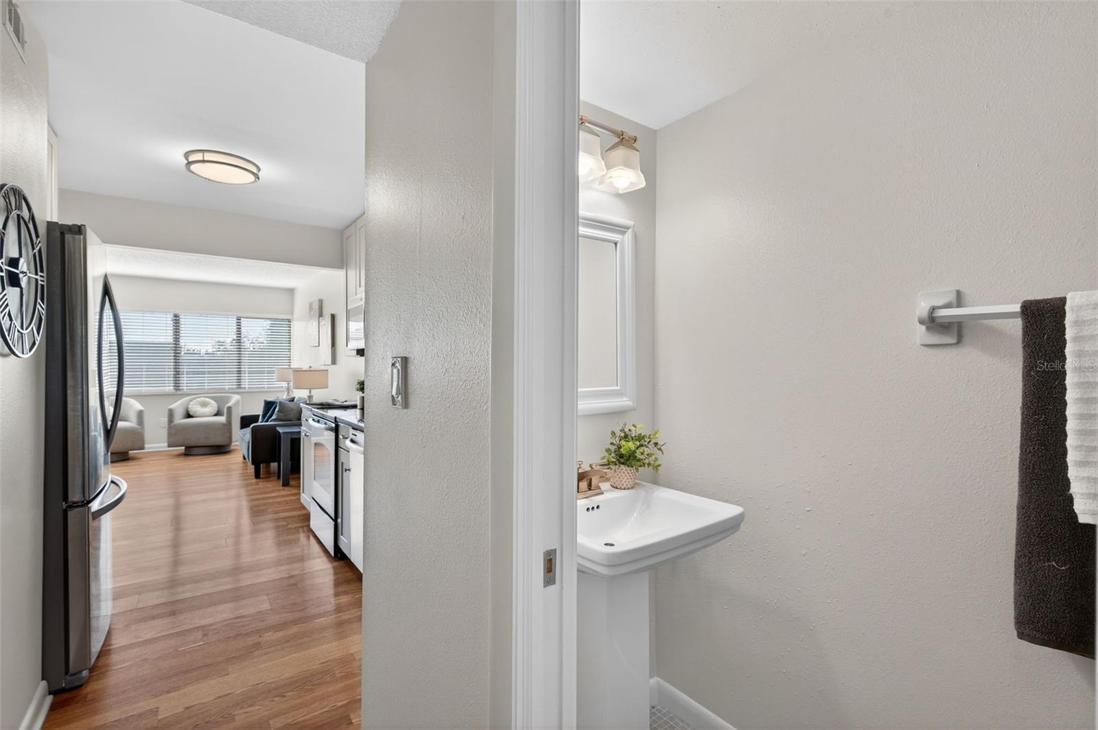 Image 10 of 31 For 5080 Locust Street Ne 328