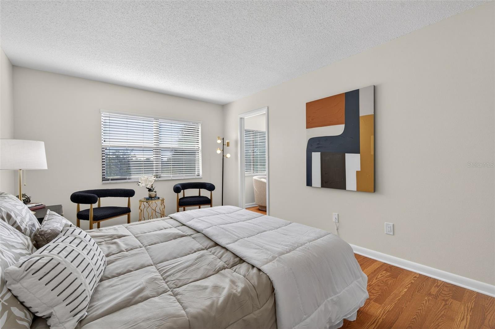 Image 18 of 31 For 5080 Locust Street Ne 328