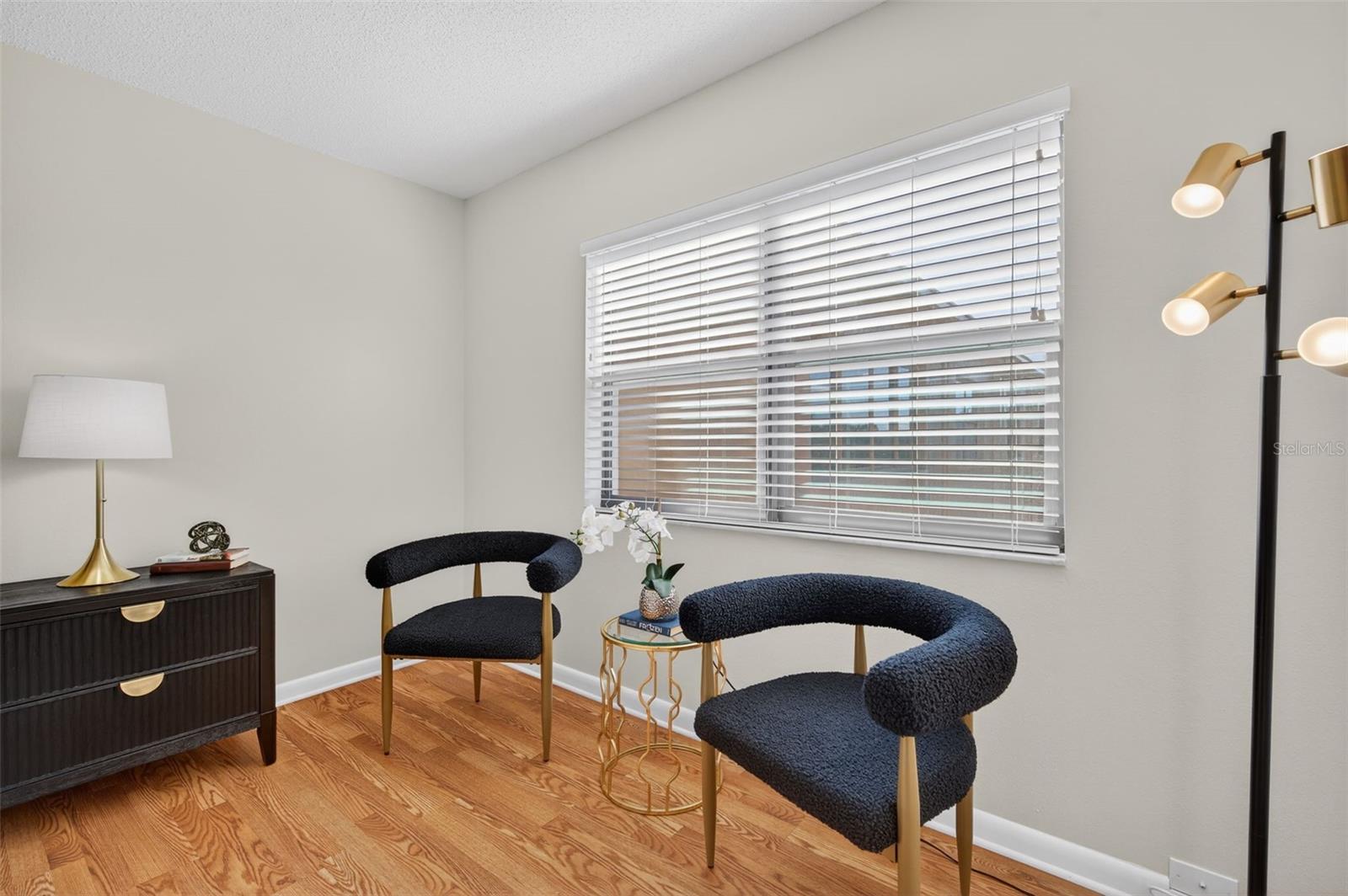 Image 20 of 31 For 5080 Locust Street Ne 328