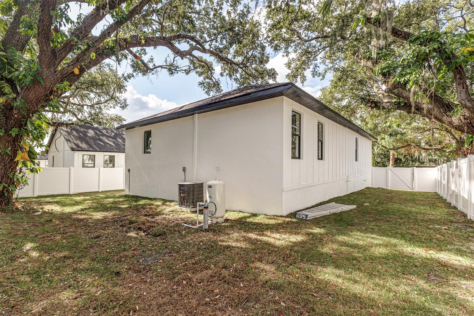 Image 22 of 22 For 7907 Greenwood Avenue