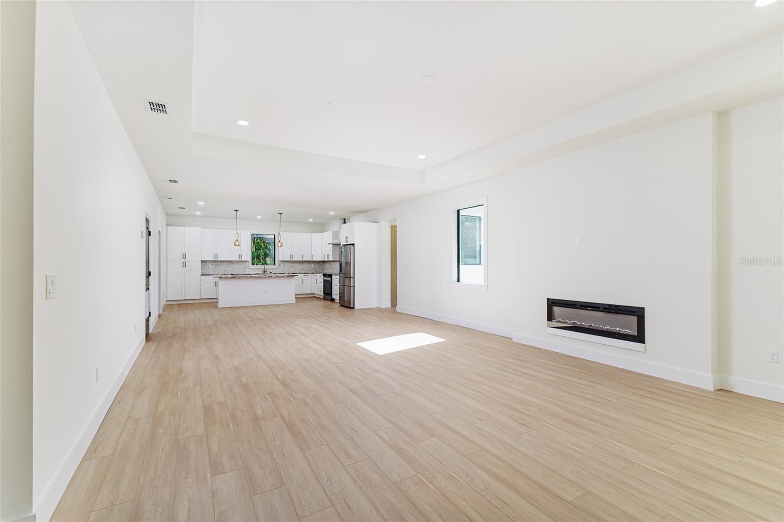 Image 5 of 22 For 7907 Greenwood Avenue