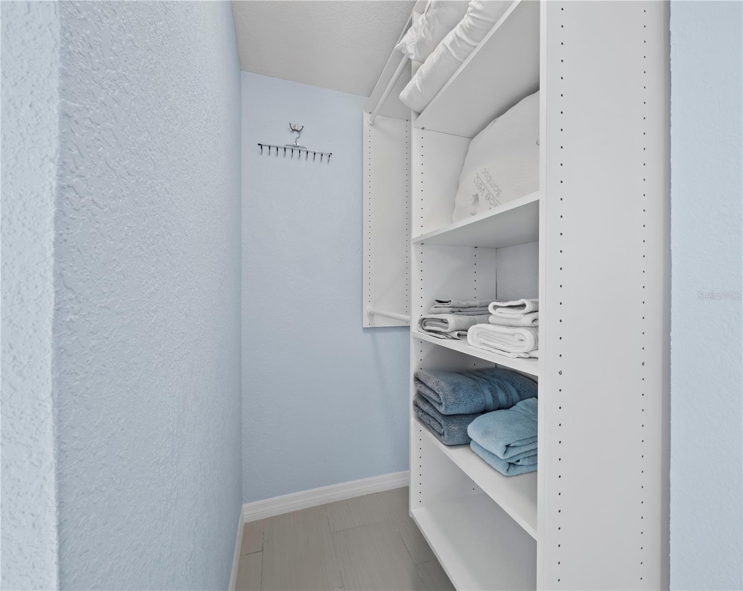 Image 14 of 47 For 744 Jungle Queen Way