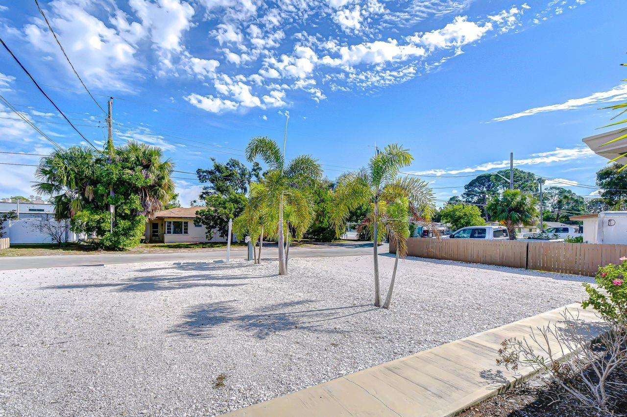 Image 4 of 25 For 4444 17th Street W B