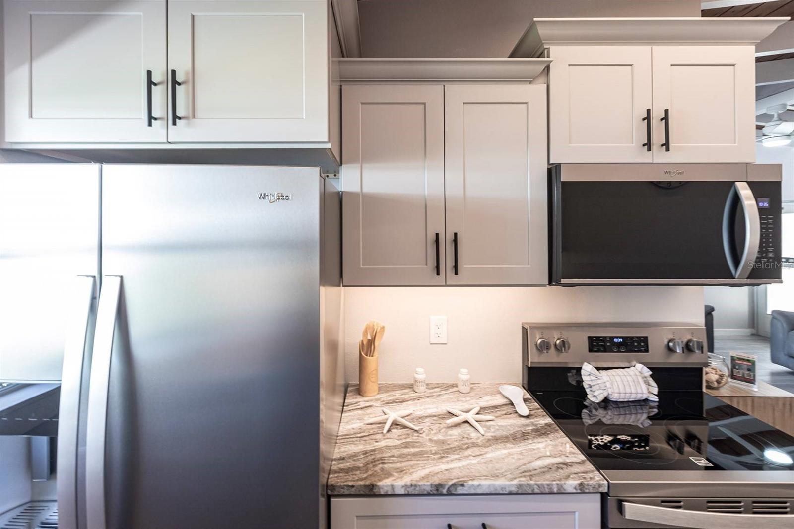 Image 10 of 24 For 6006 Midnight Pass Road 65