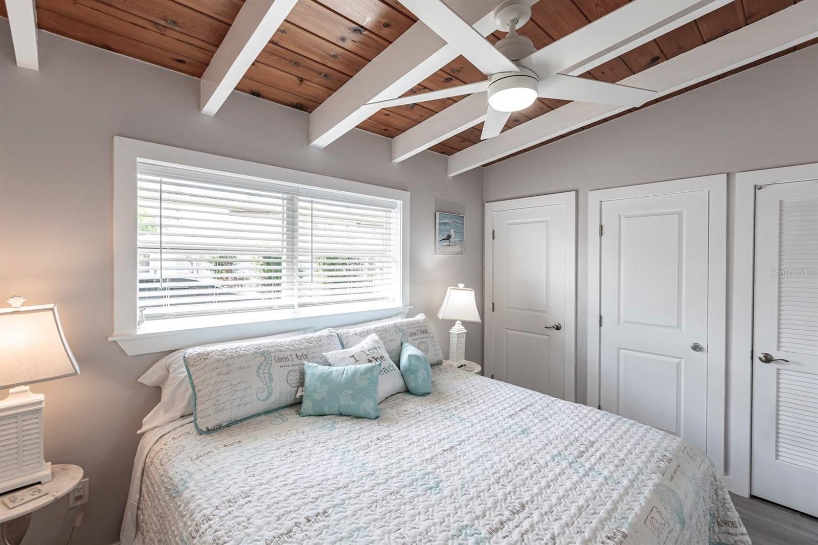 Image 12 of 24 For 6006 Midnight Pass Road 65