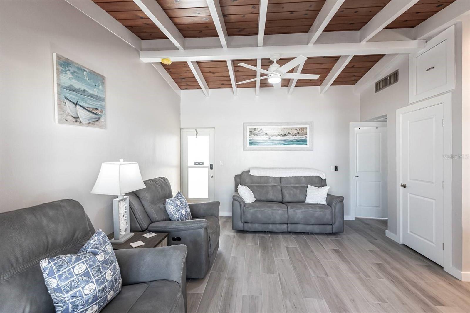 Image 4 of 24 For 6006 Midnight Pass Road 65