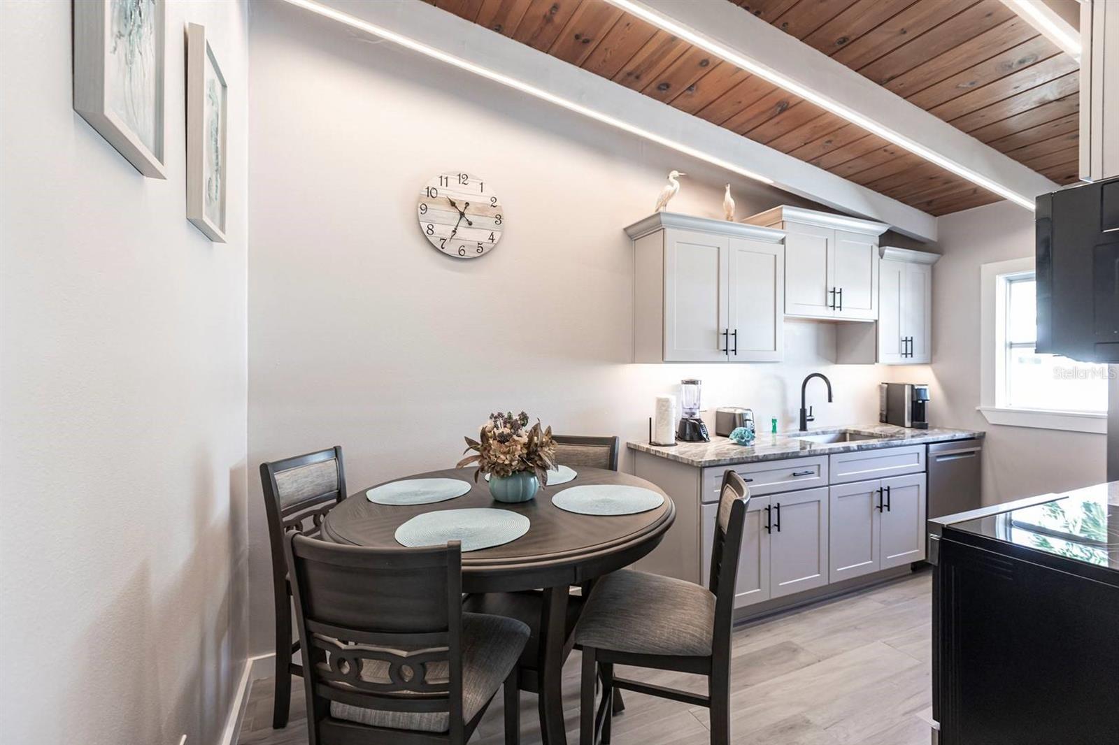 Image 7 of 24 For 6006 Midnight Pass Road 65