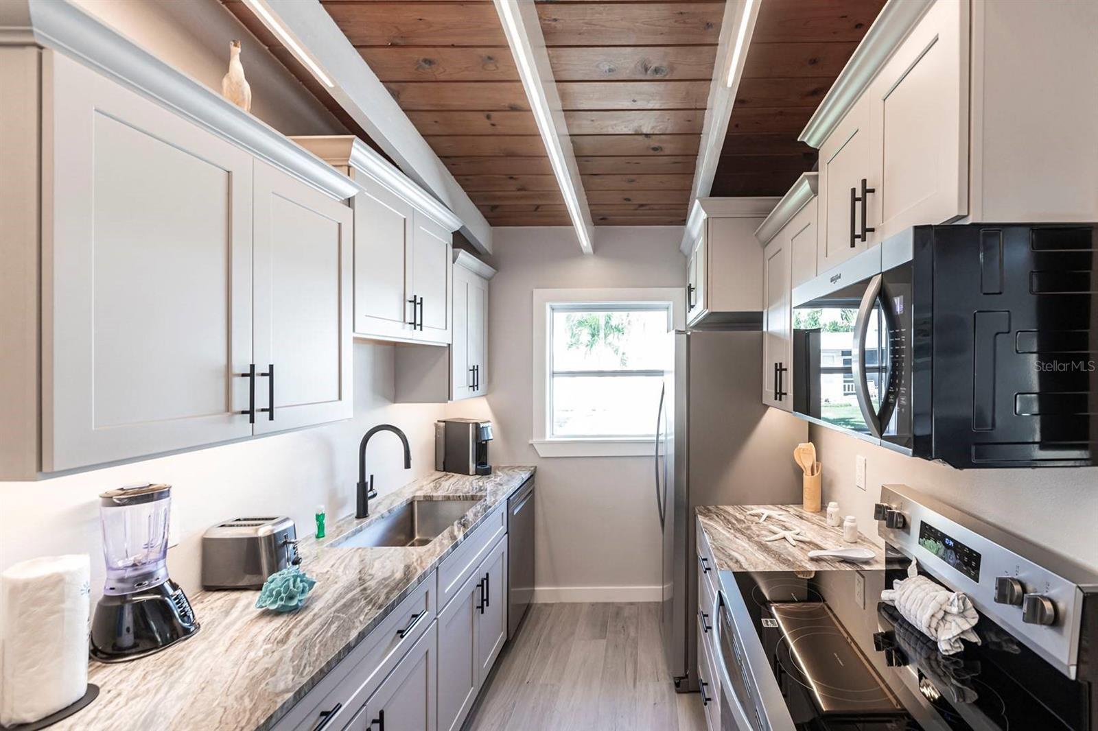 Image 8 of 24 For 6006 Midnight Pass Road 65