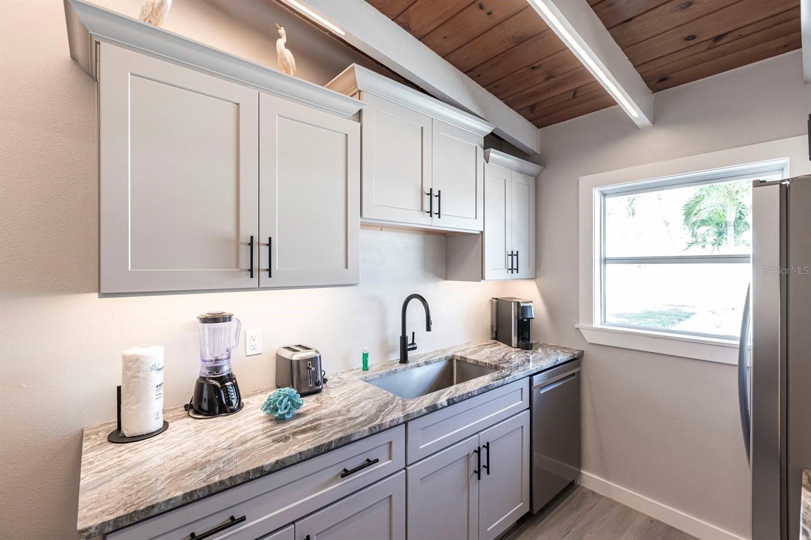 Image 9 of 24 For 6006 Midnight Pass Road 65