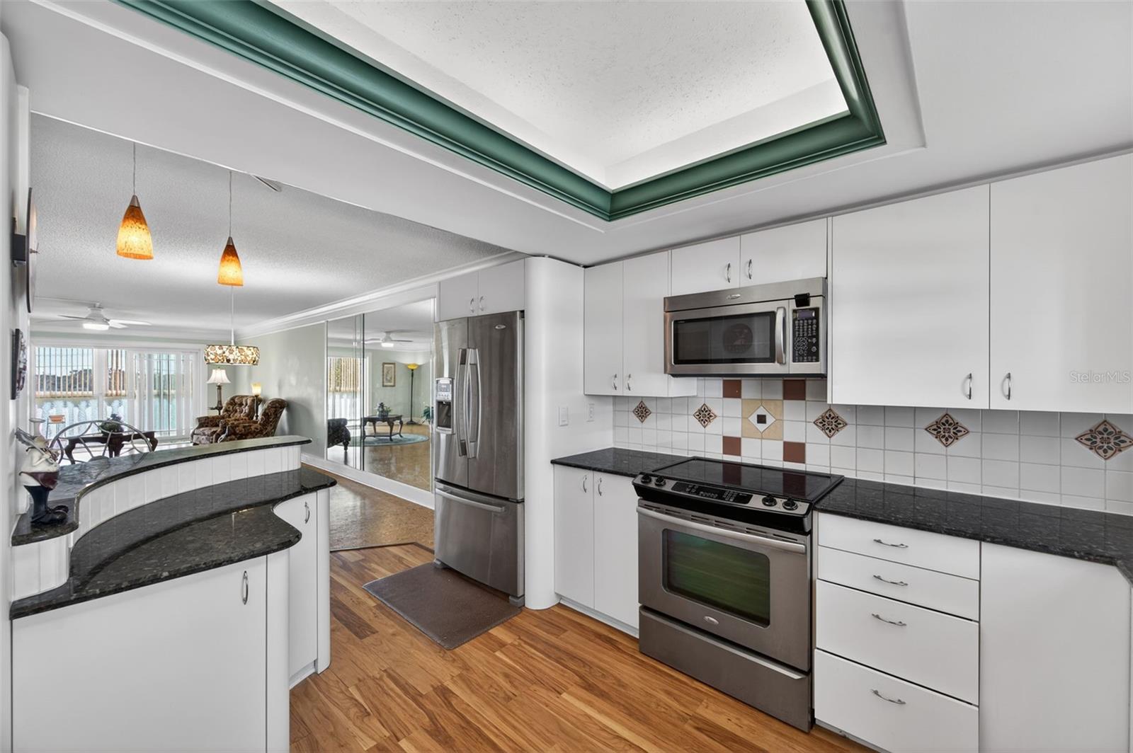 Image 10 of 31 For 131 Bluff View Drive 403