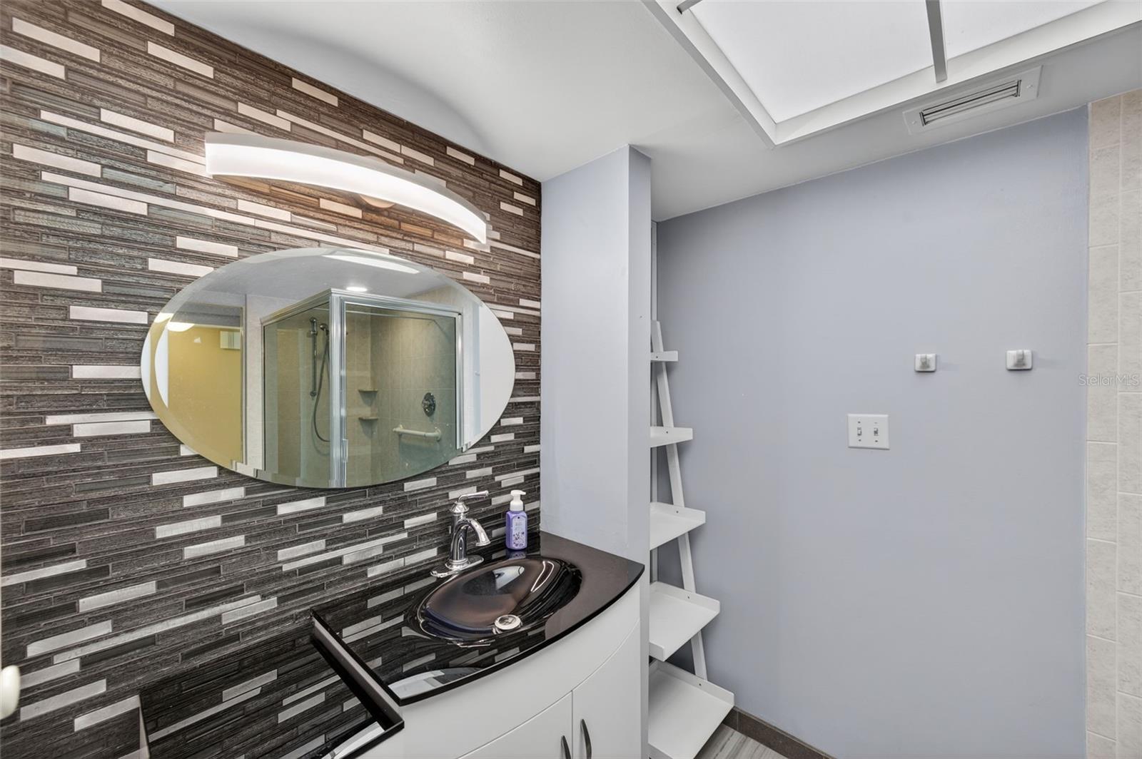 Image 16 of 31 For 131 Bluff View Drive 403