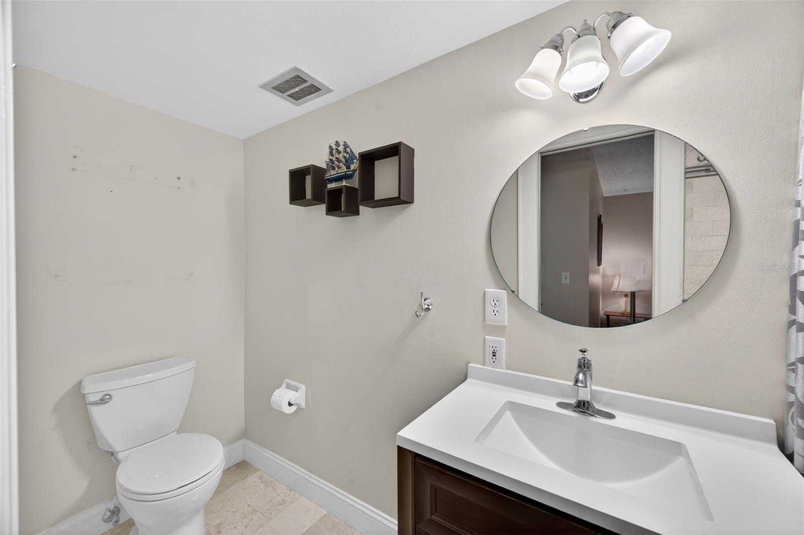 Image 22 of 31 For 131 Bluff View Drive 403