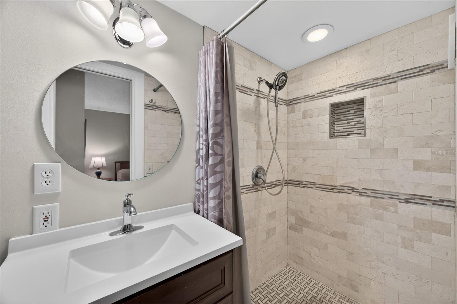 Image 23 of 31 For 131 Bluff View Drive 403