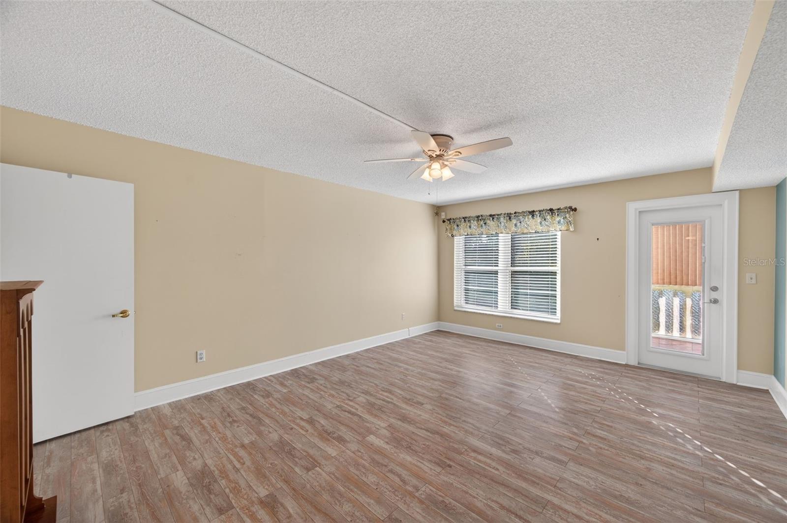 Image 25 of 31 For 131 Bluff View Drive 403