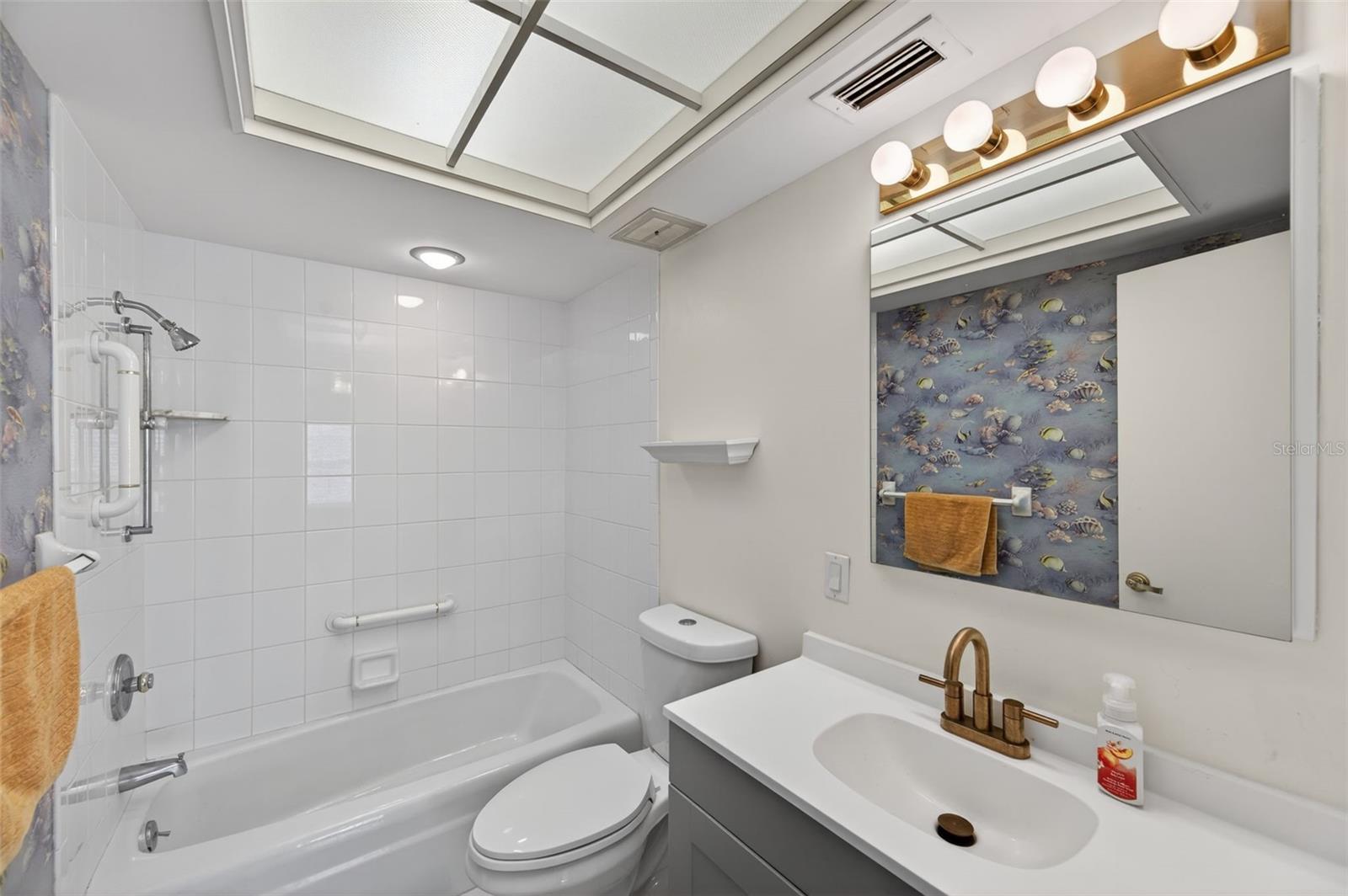 Image 26 of 31 For 131 Bluff View Drive 403