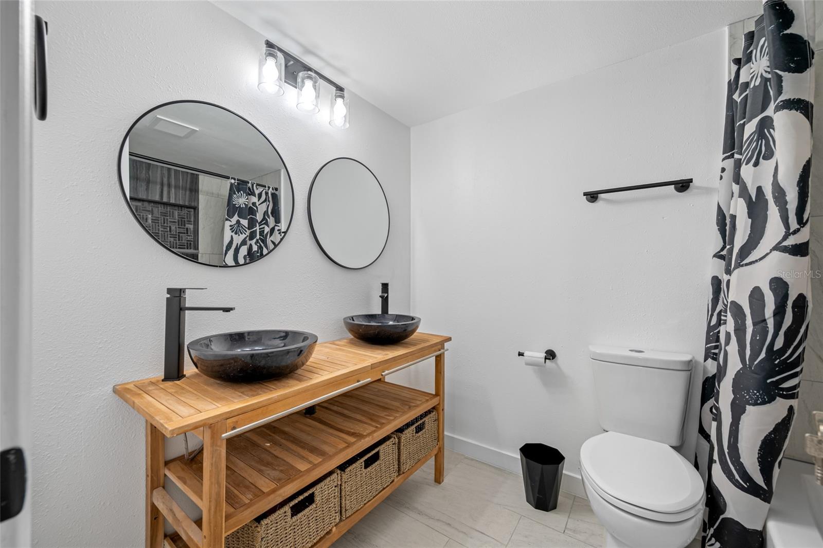 Image 23 of 50 For 11201 122nd Avenue 201