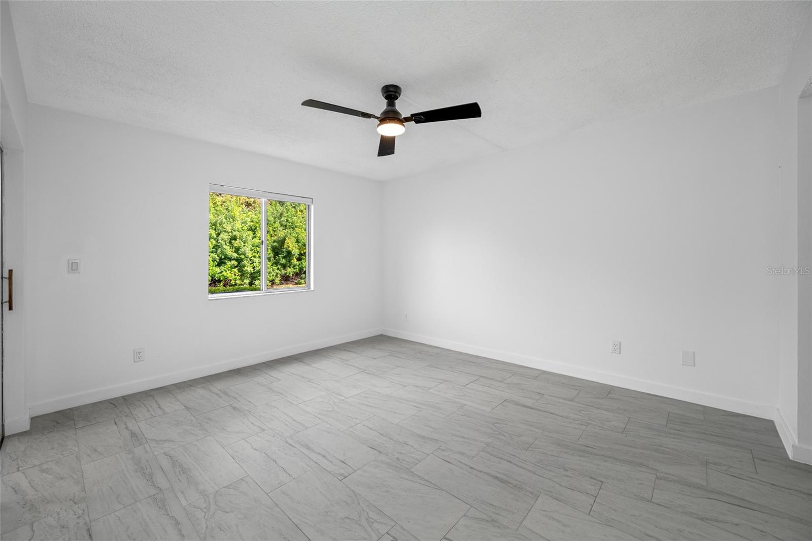 Image 27 of 50 For 11201 122nd Avenue 201