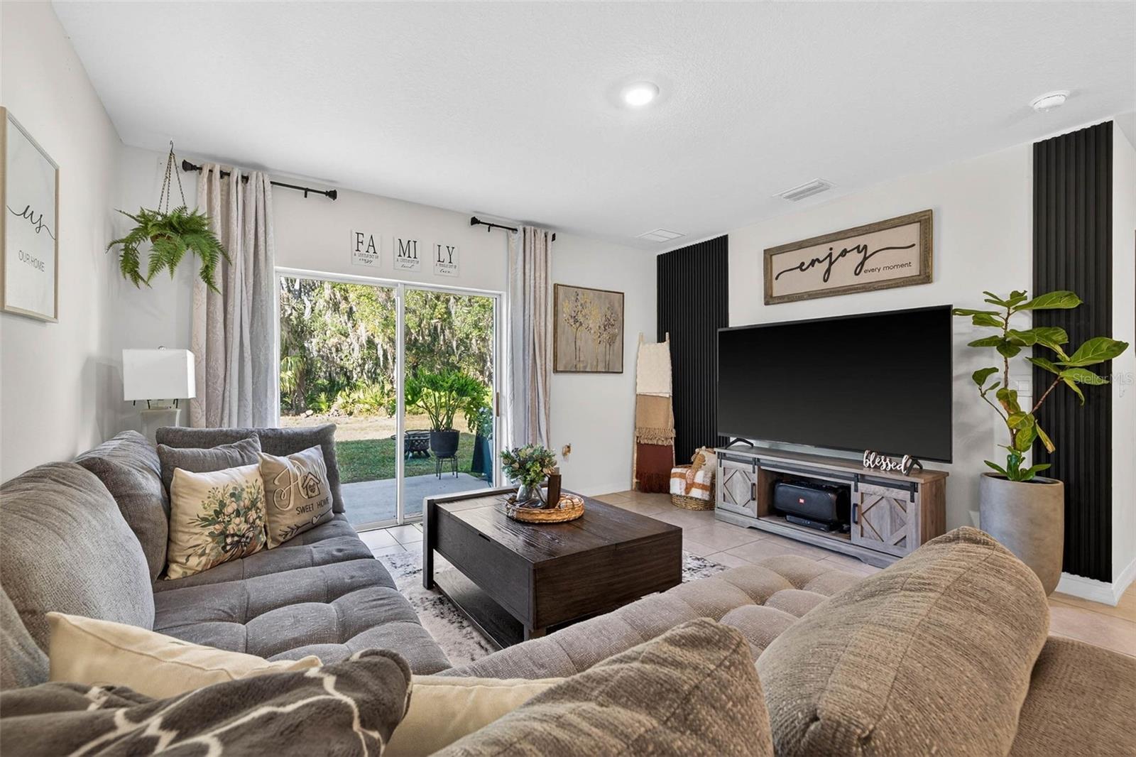 Image 7 of 27 For 17012 Oval Rum Drive