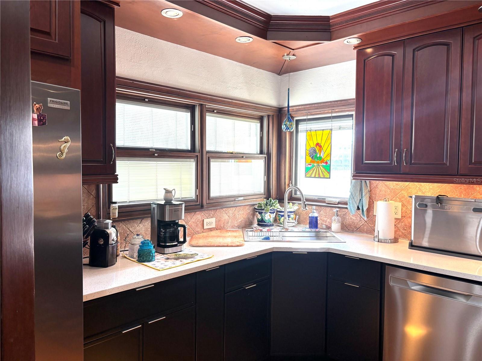 Listing photo id 8 for 173 Devon Drive