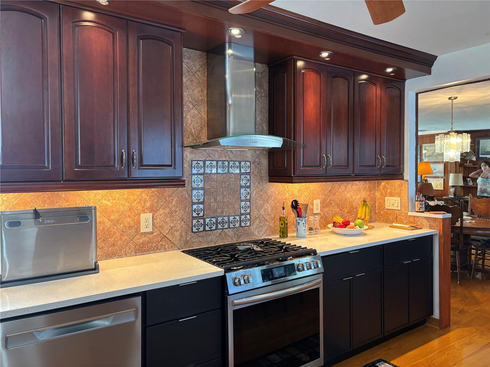 Listing photo id 9 for 173 Devon Drive