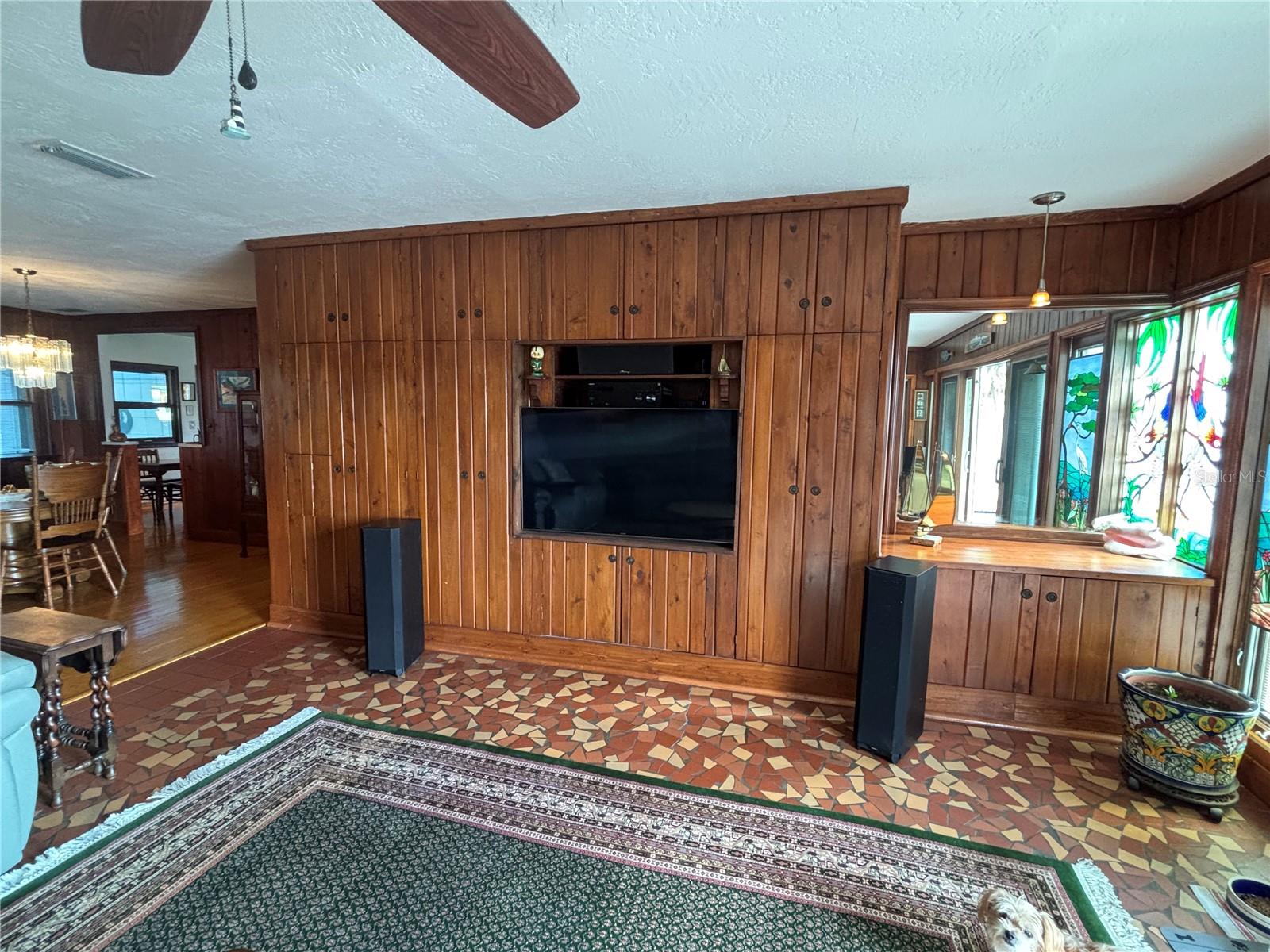 Listing photo id 13 for 173 Devon Drive