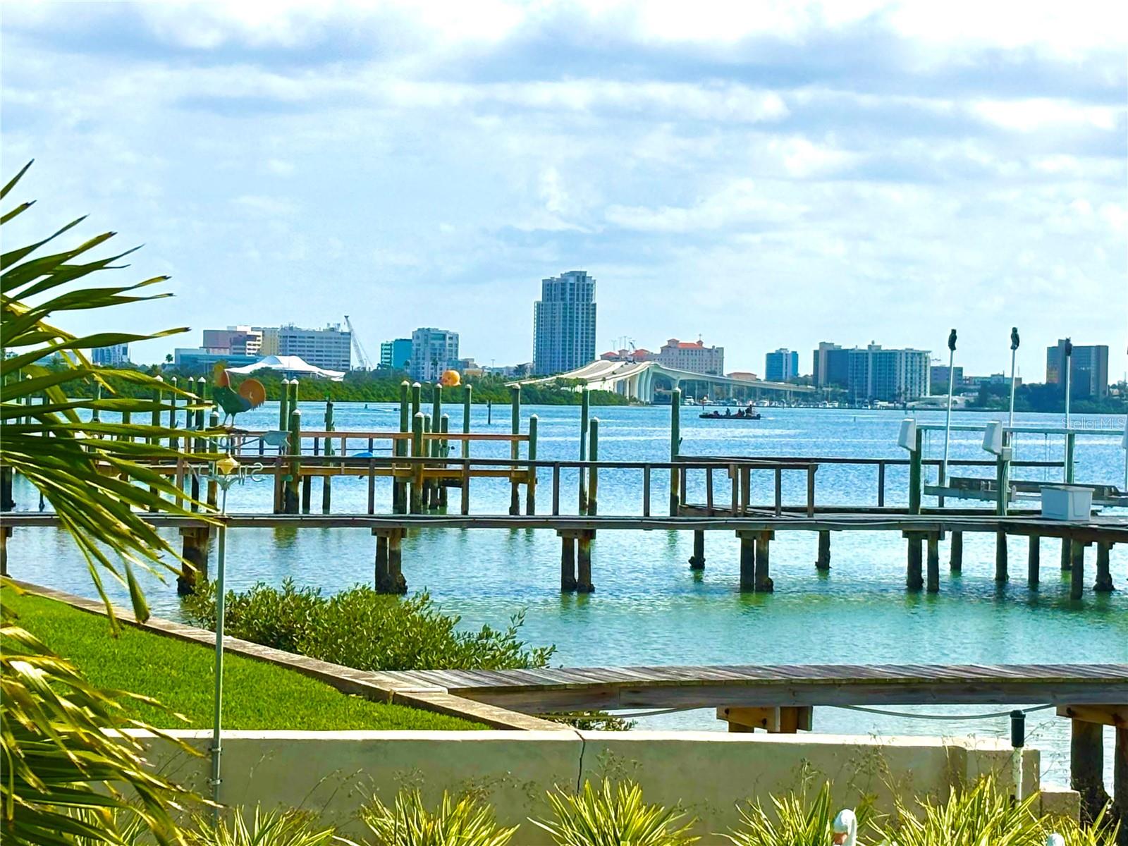 Listing photo id 14 for 173 Devon Drive