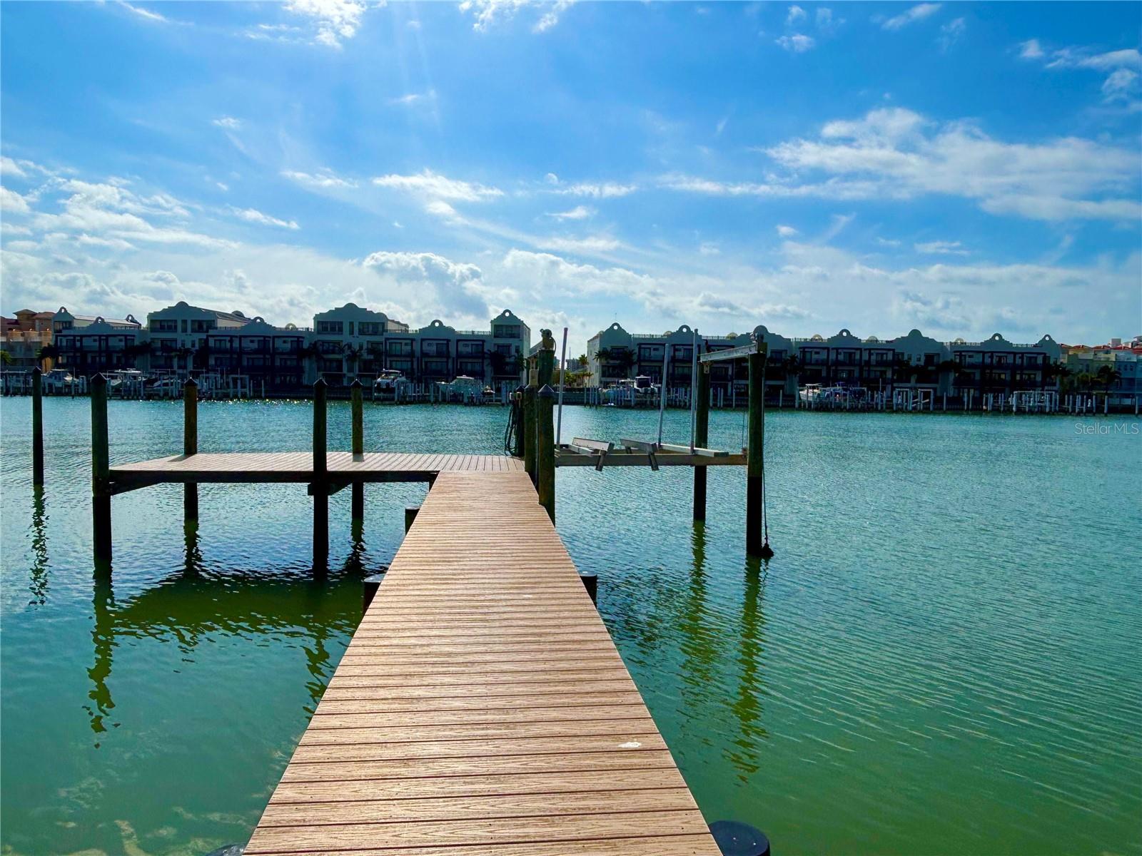 Listing photo id 0 for 173 Devon Drive