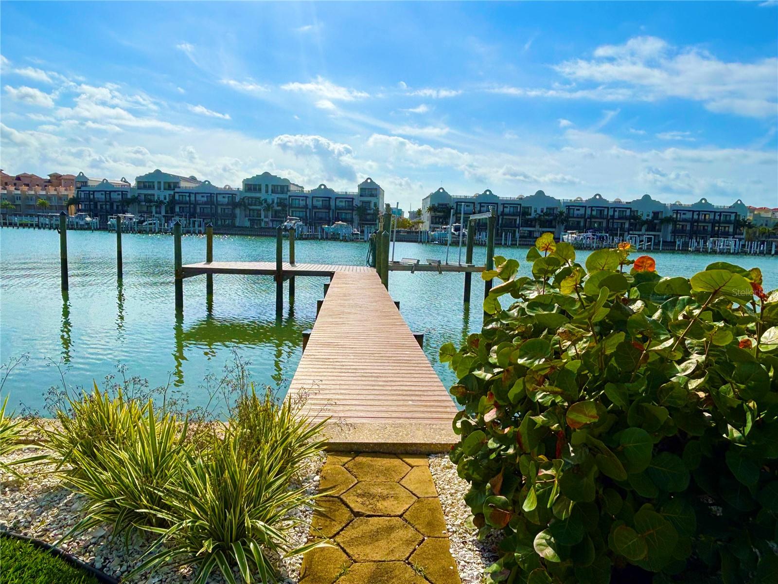 Listing photo id 18 for 173 Devon Drive