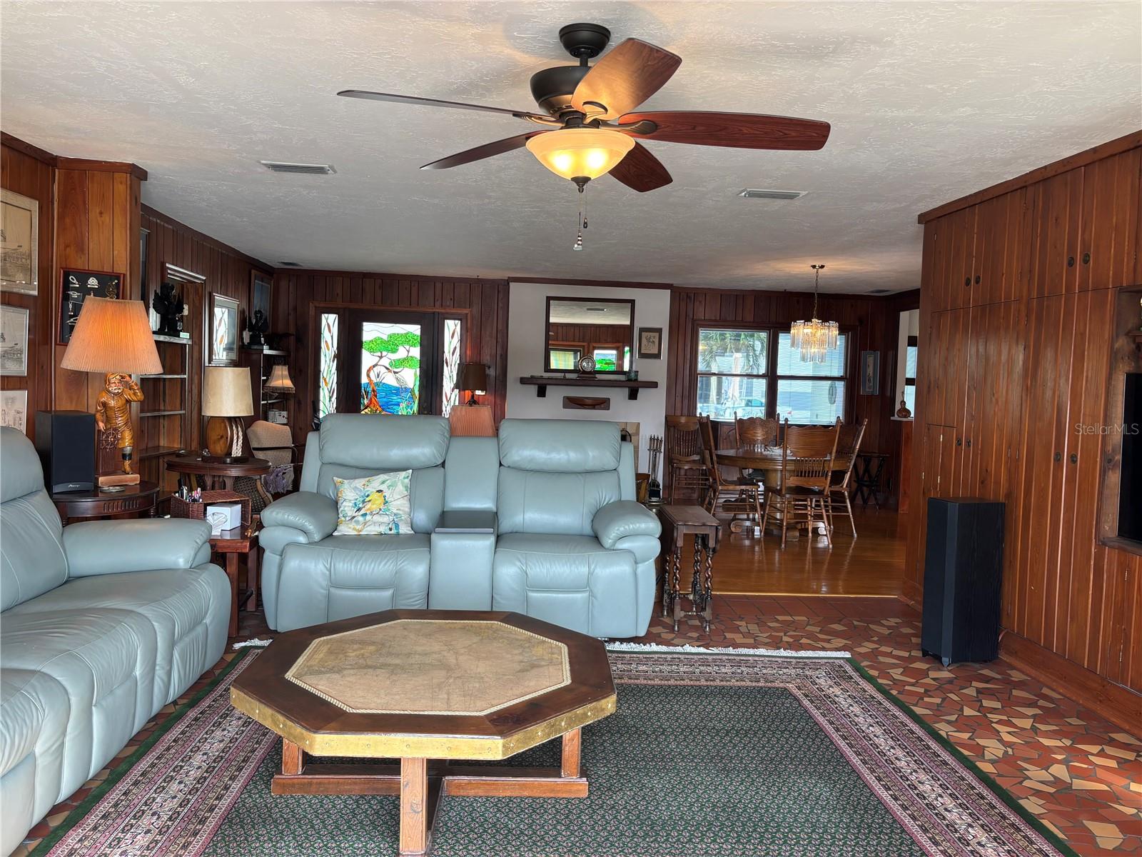 Listing photo id 21 for 173 Devon Drive