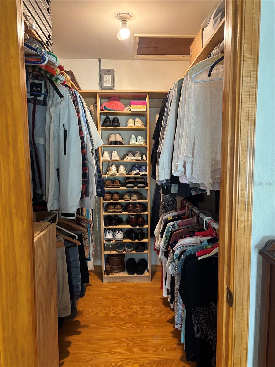 Listing photo id 23 for 173 Devon Drive