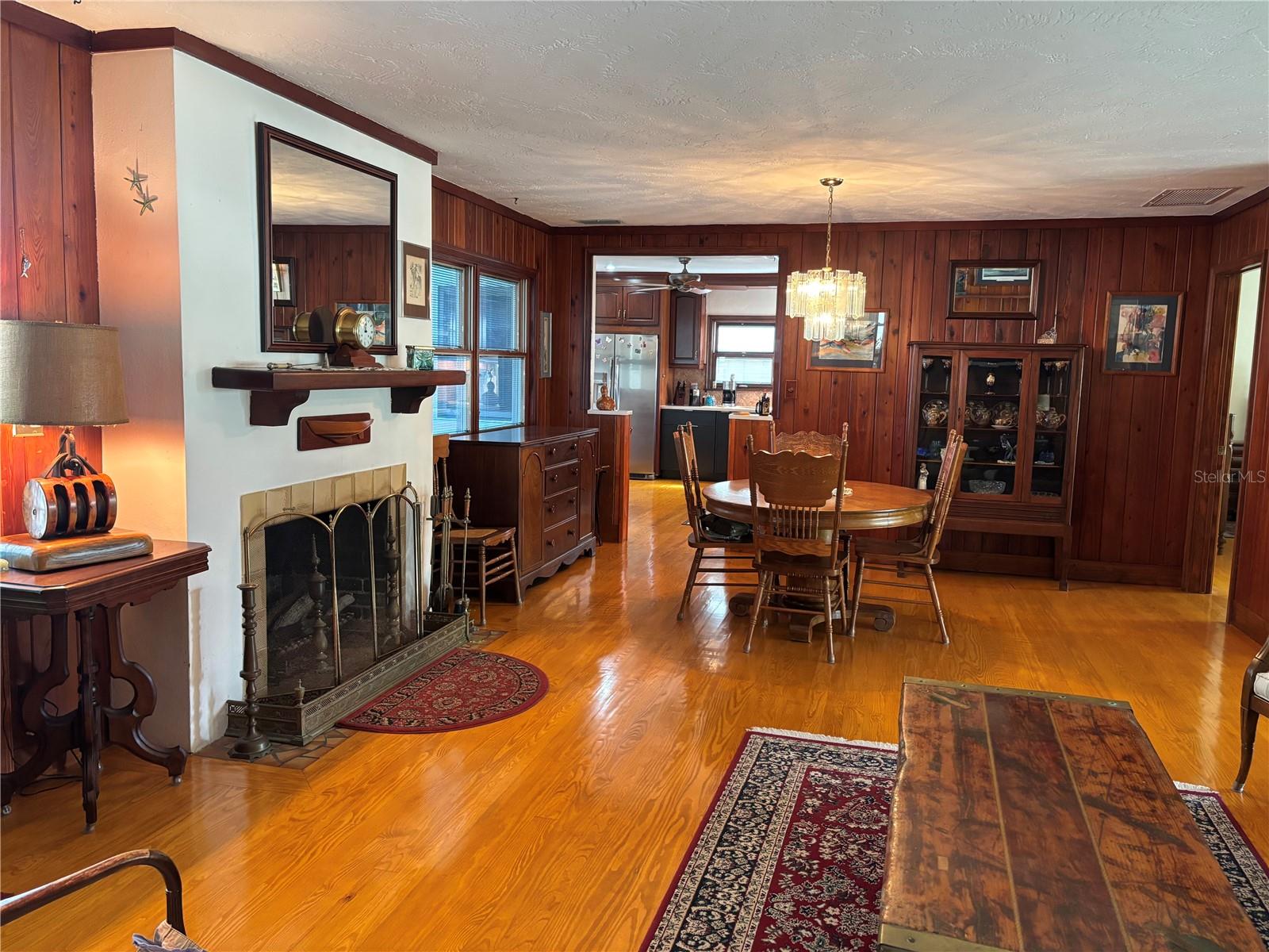 Listing photo id 25 for 173 Devon Drive