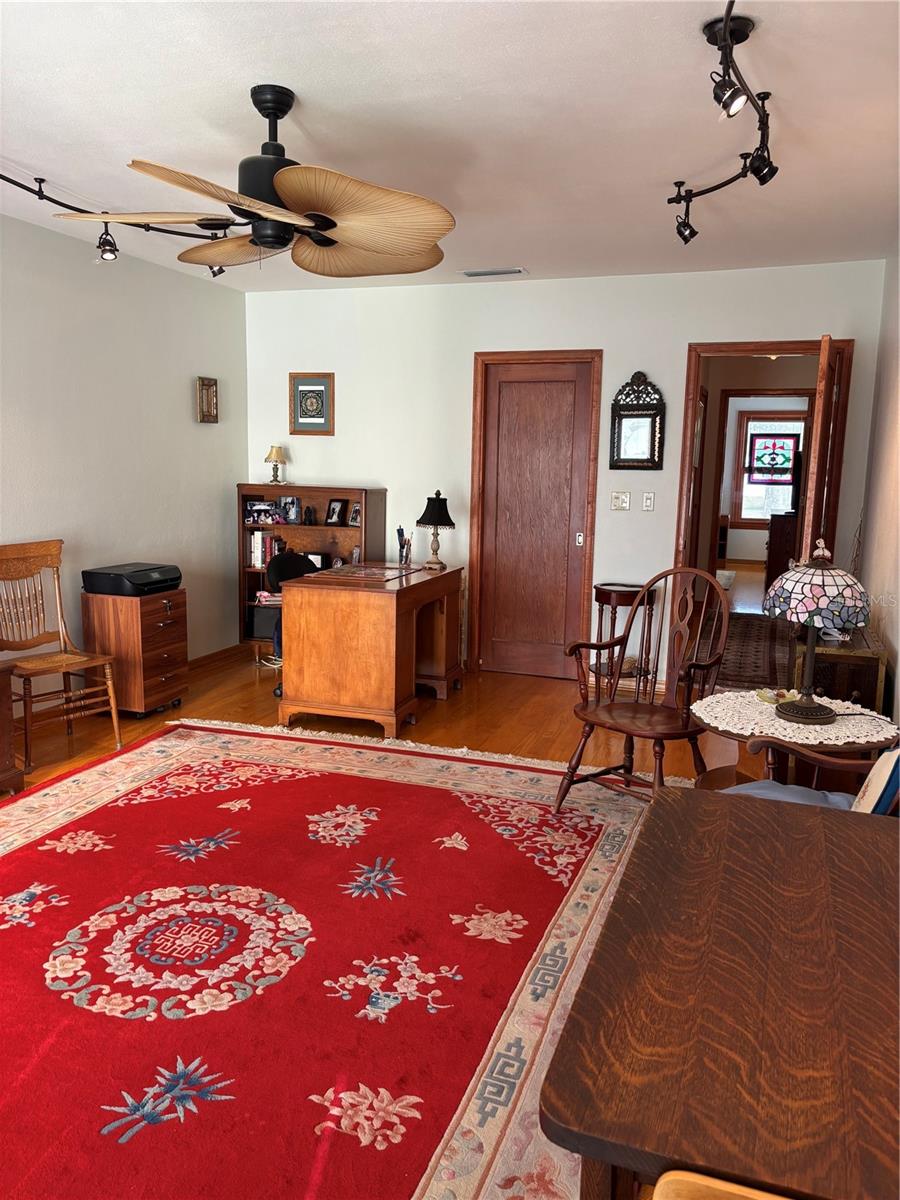 Listing photo id 27 for 173 Devon Drive