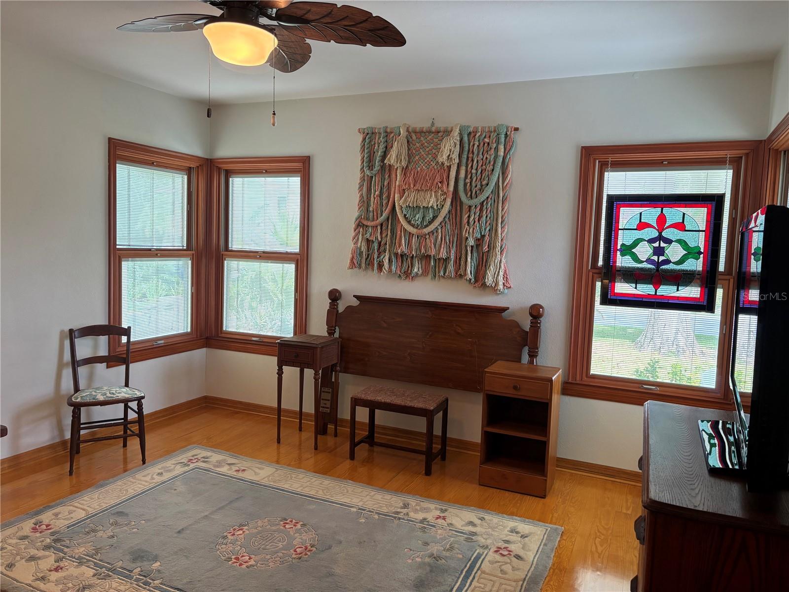 Listing photo id 28 for 173 Devon Drive