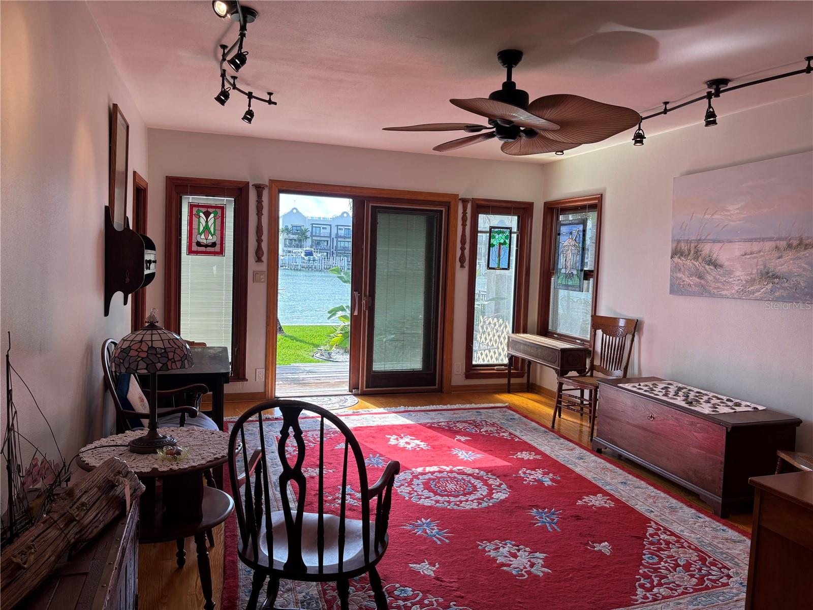 Listing photo id 30 for 173 Devon Drive