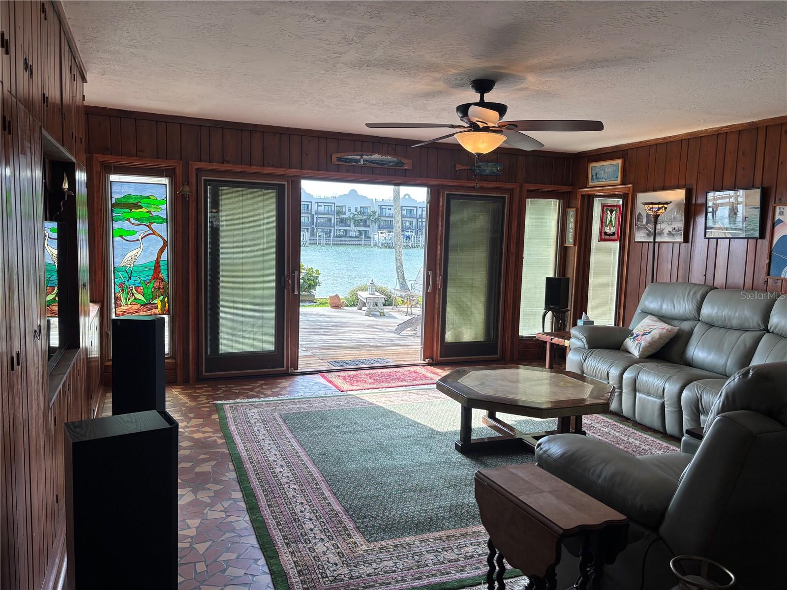 Listing photo id 2 for 173 Devon Drive