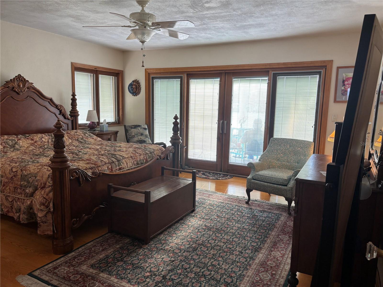 Listing photo id 5 for 173 Devon Drive