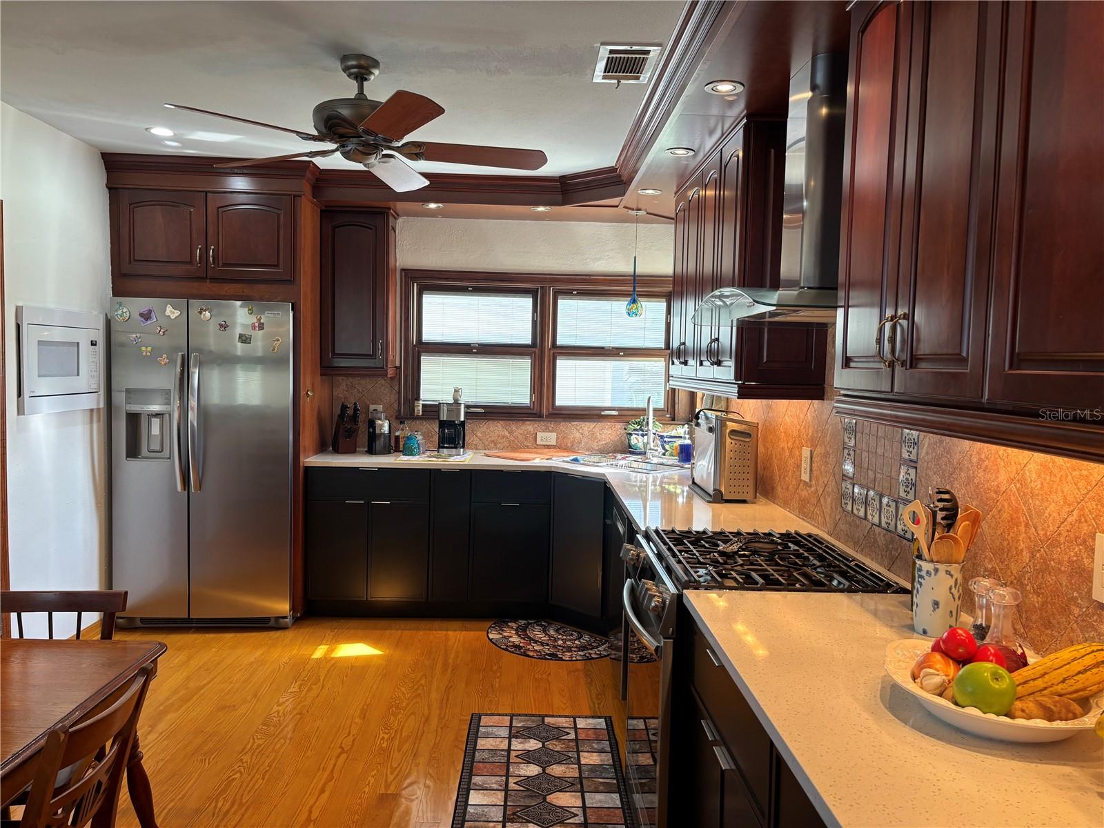 Listing photo id 7 for 173 Devon Drive