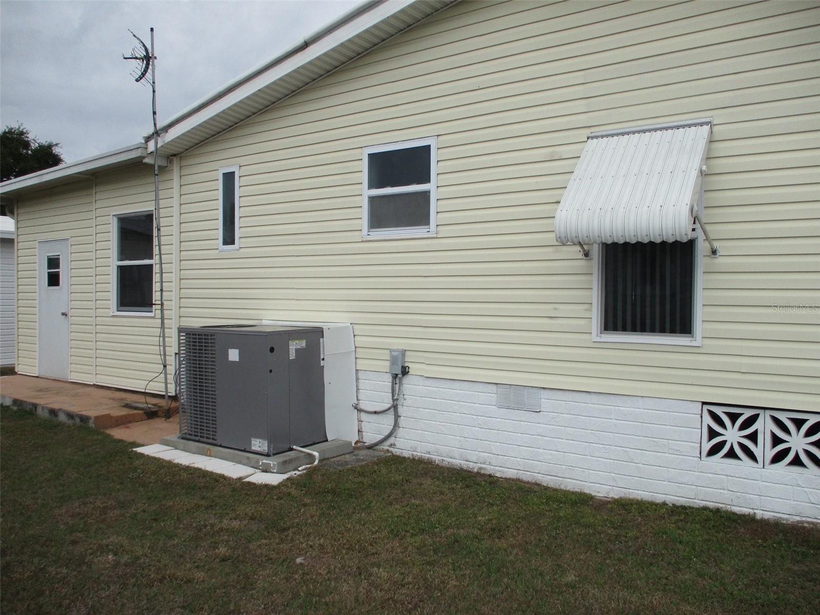 Image 4 of 28 For 38422 Stafford Drive