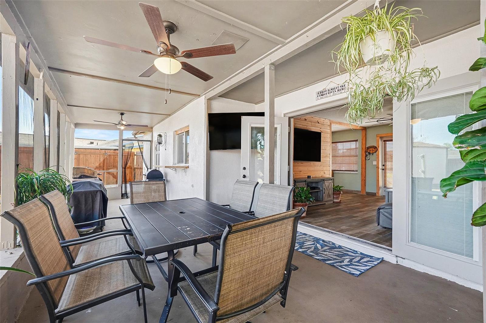 Listing photo id 22 for 557 Flame Tree Drive