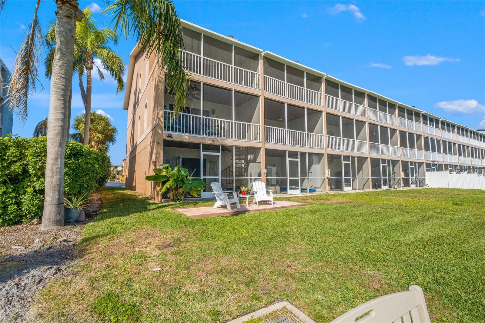 Image 11 of 82 For 637 Pinellas Bayway S 111